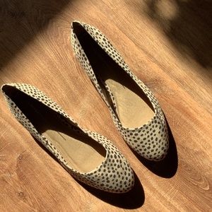 Women’s size 10 Printed flat shoes